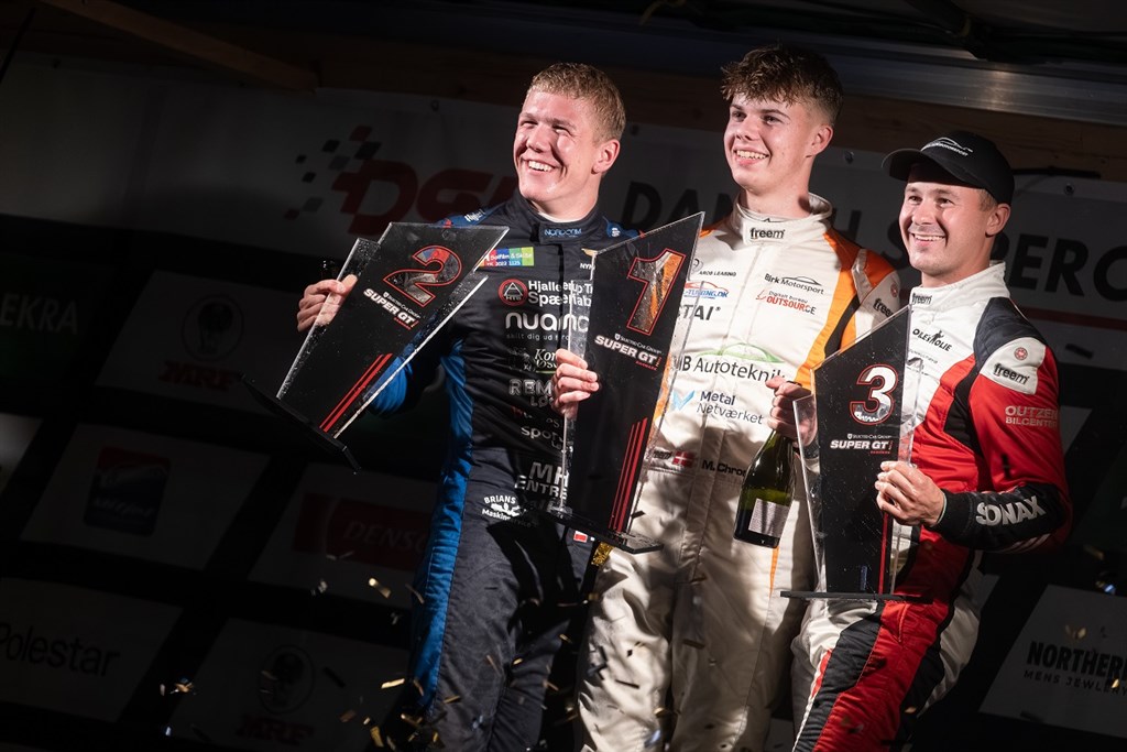 Nightrace på Padborg Park blev en publikumsfest – Martin Andersen i front af mesterskabet. 
(Foto: Outzen Motorsport)